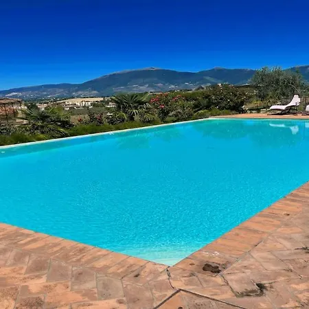 6 Holiday Apts - 12 Mins Walk To Spoleto Central And Train Station Fantastic Colle Umberto (Umbria)