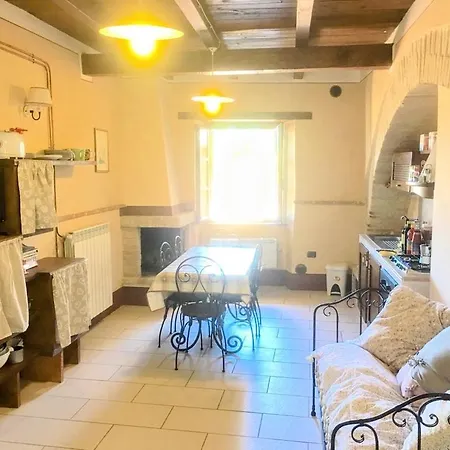6 Holiday Apts - 12 Mins Walk To Spoleto Central And Train Station Fantastic