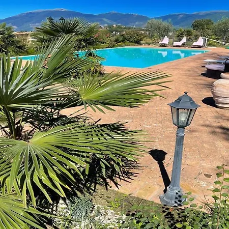 6 Holiday Apts - 12 Mins Walk To Spoleto Central And Train Station Fantastic