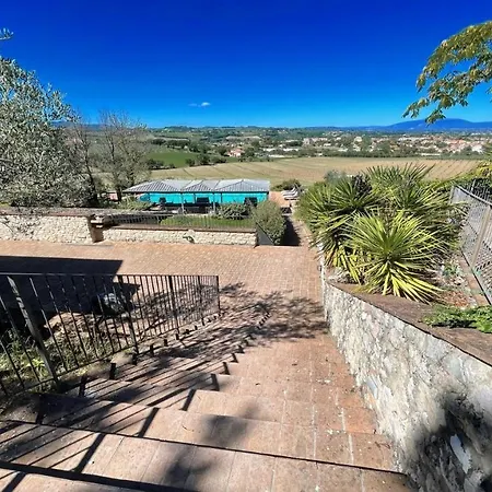 6 Holiday Apts - 12 Mins Walk To Spoleto Central And Train Station Fantastic