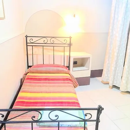 6 Holiday Apts - 12 Mins Walk To Spoleto Central And Train Station Fantastic فيلة